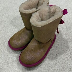 PINK UGG BAILEY BOW II SHIMMER Kid's size 11